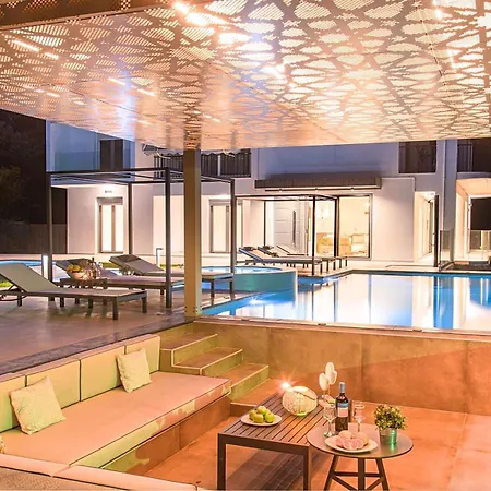 Schoenes Haus In Mit Privatem Pool Und Bergblick בית נופש *